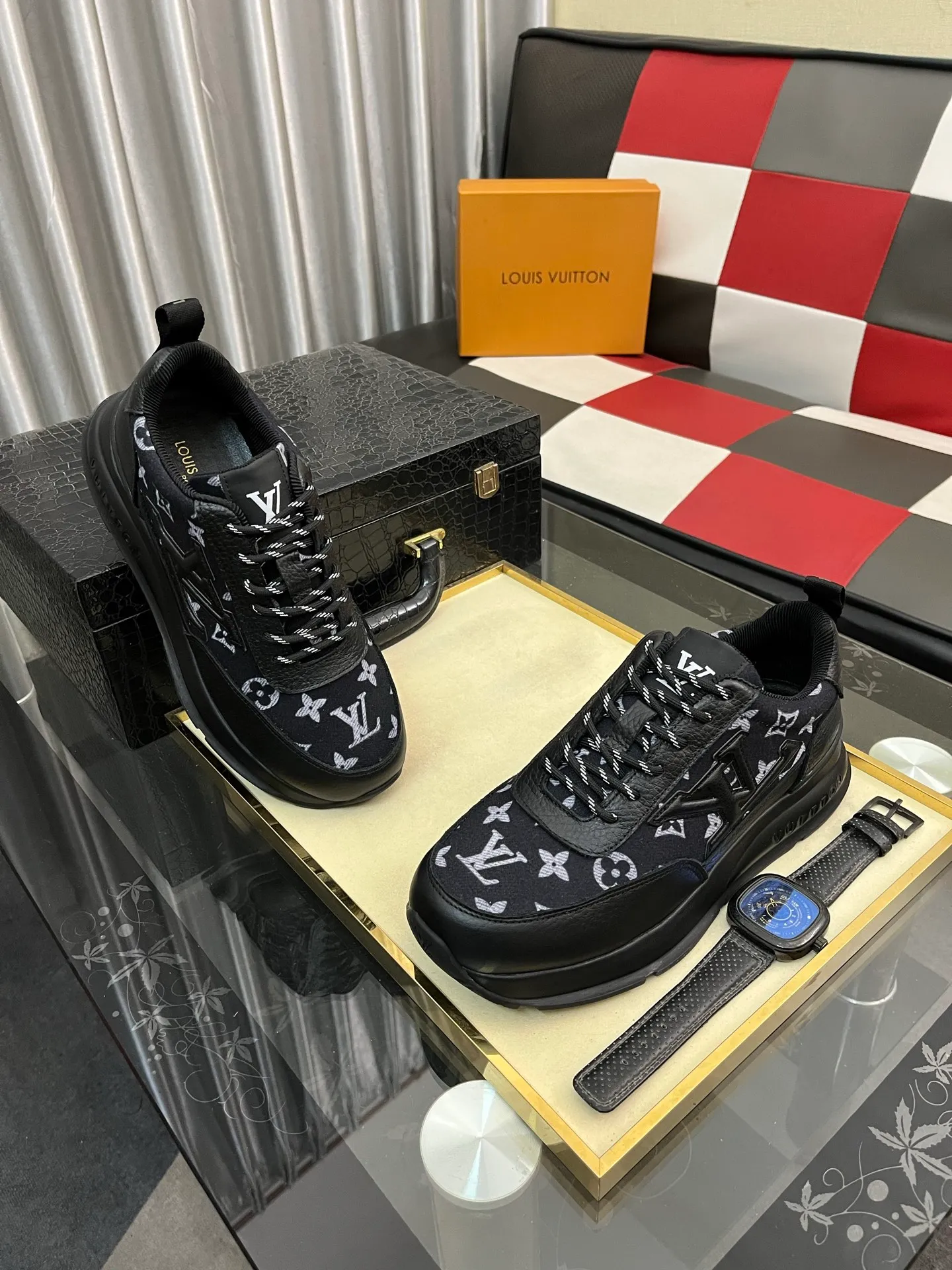 Men's shoes 💰: 438⌚️⌚️[LOUIS VUITTON] Same style as Louis Vuitton* official website🚹Men's high-top casual shoes❤️Same style as popular celebrities ~ best-selling at home and abroad Lv focuses on the checkerboard series...Imported first-layer cowhide with special fabrics➕Full sheepskin lining➕Brand-specific hollow outsole💎Number of codes: 38-443️⃣Colors available